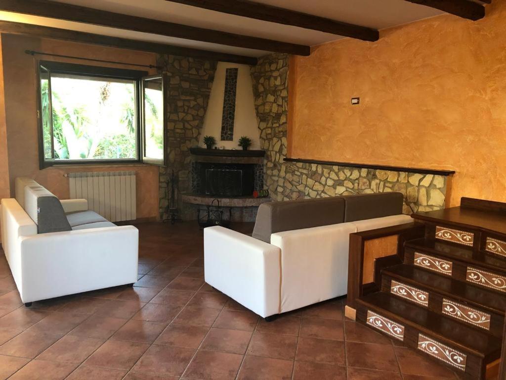 קאריני Villa Jari מראה חיצוני תמונה